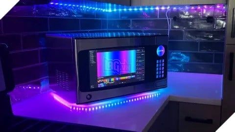 Chiếc PC chơi game có thiết kế “lò vi sóng” độc đáo và giá trị lên đến 2.000 USD đang tạo nên cơn sốt trong cộng đồng mạng.