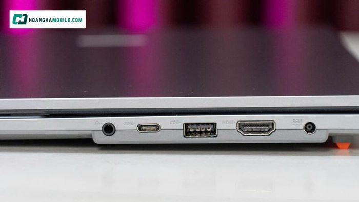 Laptop ASUS Vivobook Go 15 E1504FA-BQ1150W hỗ trợ đa dạng cổng kết nối ổn định