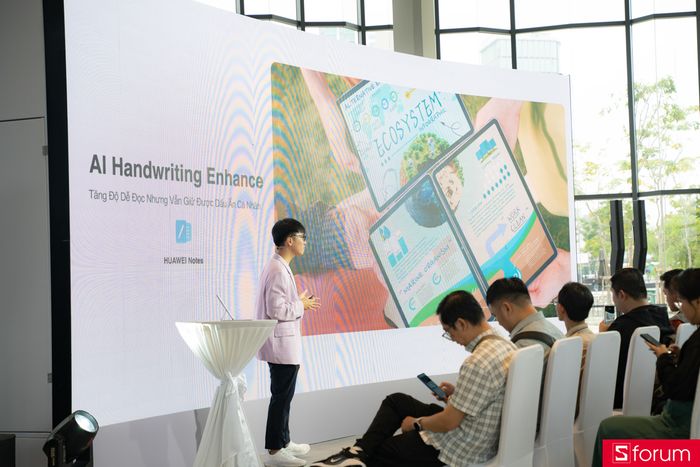 Tính năng AI Handwriting Enhancement giúp nâng cao chất lượng viết và ghi chú, mang đến trải nghiệm dễ dàng và chính xác hơn.