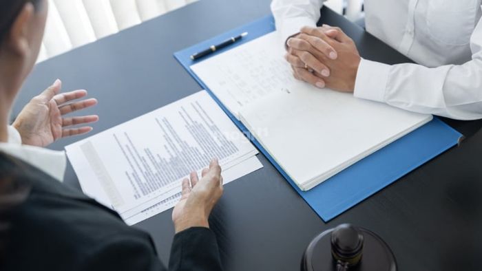 Hợp đồng thuê phòng trọ rõ ràng giúp đảm bảo quyền lợi cho cả chủ nhà và sinh viên.
