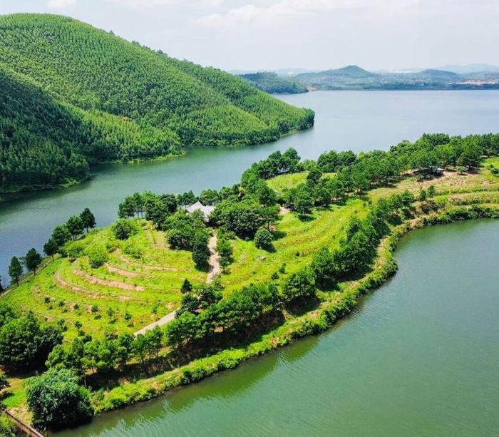Hồ Khe Chè Quảng Ninh: Điểm đến lý tưởng cho một cuối tuần thư giãn giữa thiên nhiên tươi đẹp.