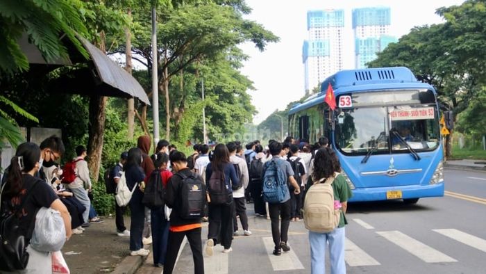 Thuê phòng gần tuyến xe buýt giúp sinh viên thuận tiện di chuyển và tiết kiệm chi phí.