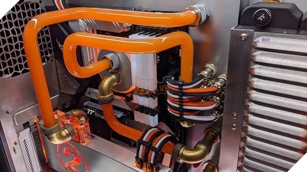 Dân chơi PC đã biến card đồ họa thành một mô hình đường sắt mini có đầu tàu chạy thật, mở ra một xu hướng sáng tạo mới.