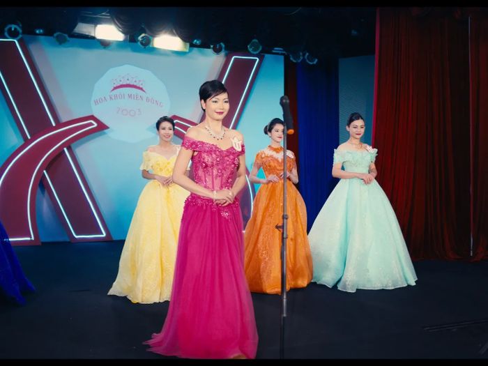 Phong Linh là hoa khôi trong một cuộc thi được Nhơn tài trợ.