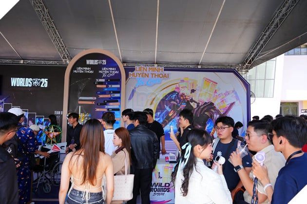 Không khí sôi động tại Viewing Party CKTG 2025 tại Việt Nam 4