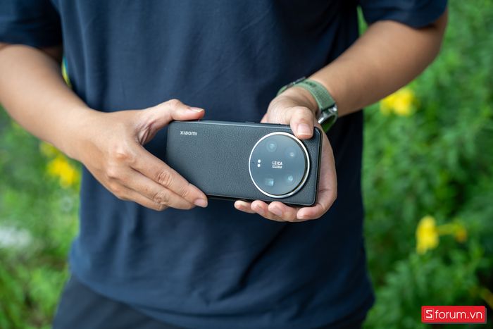 Xiaomi 14 Ultra với HyperOS 3 nhận phản hồi tích cực, với thời gian sử dụng pin kéo dài thêm đến 2 tiếng và loại bỏ hiện tượng giật lag.