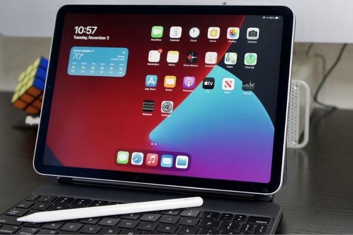 Chip M2 mạnh mẽ. Chip M2 mạnh mẽ.