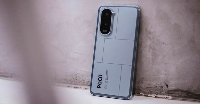 POCO-M7-thump-2