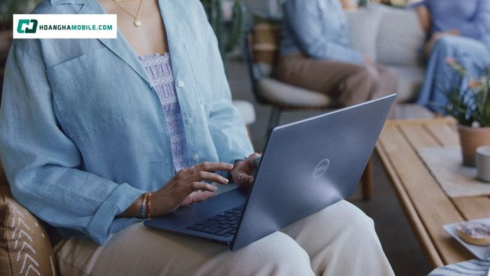 Laptop Dell Inspiron 14 5441 (71069158) sở hữu thiết kế nguyên khối cao cấp, tạo cảm giác sang trọng và chắc chắn khi cầm nắm