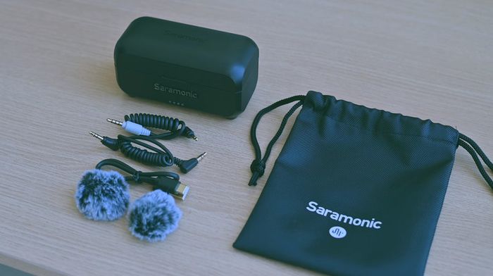 SARAMONIC BLINK500B2+ Mic có một nút ấn để kích hoạt tính năng chống ồn