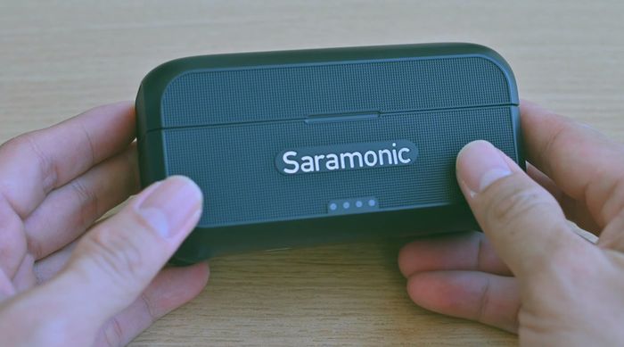 SARAMONIC BLINK500B2+ Thiết kế vỏ hộp nhỏ gọn, bo góc, hiển thị tiện lợi