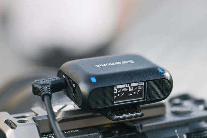 SARAMONIC BLINK500B2+ Khả năng lọc tiếng ồn chủ động dễ loại bỏ âm thanh xung quanh ngoài trời.