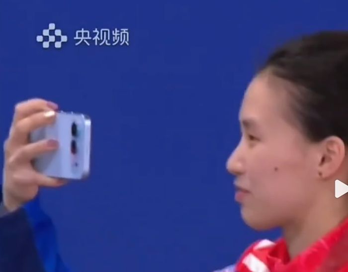 Điện thoại với cụm camera ngang lấy cảm hứng từ iPhone Air