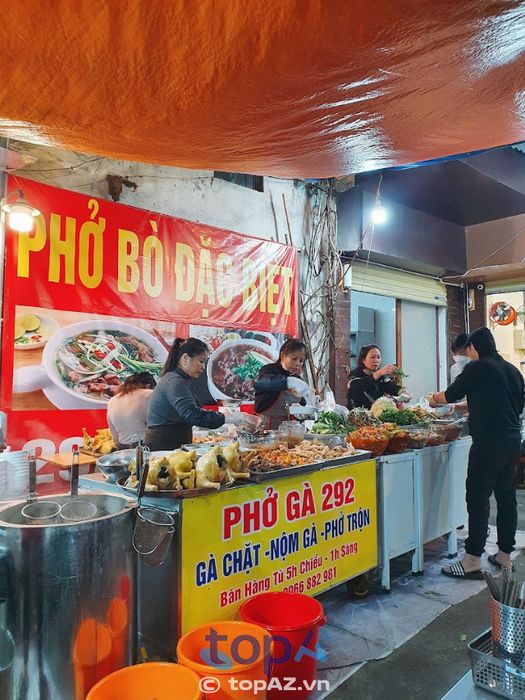 Phở gà đêm 292 ngon, nổi tiếng tại Hà Nội
