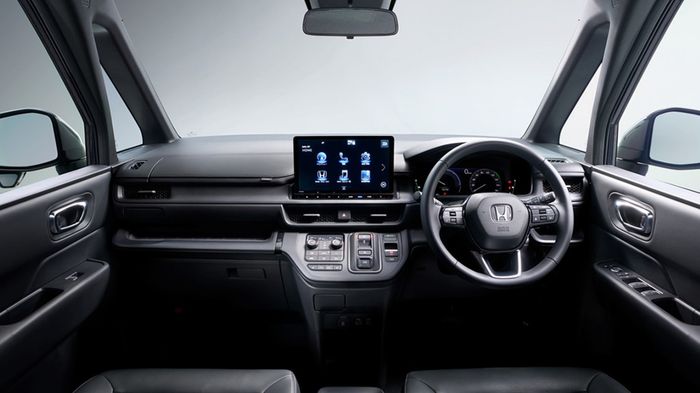 Honda StepWGN eHEV 3.jpg
