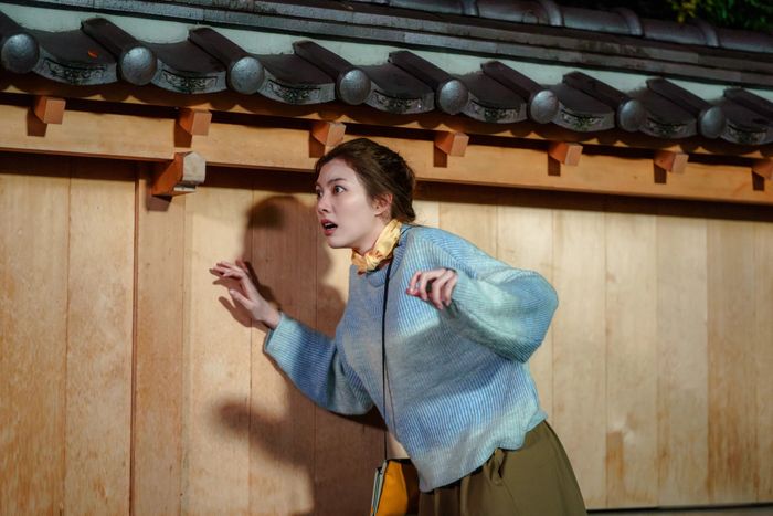 Khác với sư Pae, Aom có tư tưởng thoáng, cởi mở và phóng khoáng