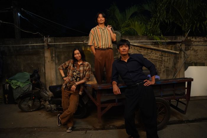 ...đối mặt với trai làng chài