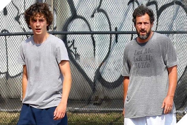 Hình ảnh về Timothée Chalamet và Adam Sandler, hai ngôi sao nổi bật của Hollywood.