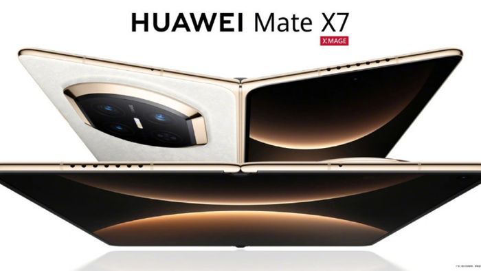 Mate X7 xuất hiện với cụm camera tròn nổi bật ở mặt lưng, tạo điểm nhấn cho thiết kế tổng thể.