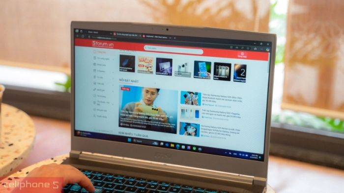 Pin và cổng kết nối của laptop MSI Gaming Thin 15 B13VE-2824VN