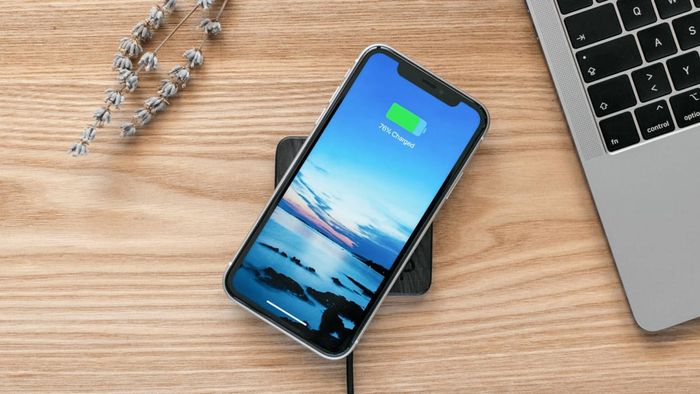Nguyên nhân iPhone sạc lâu đầy pin do ứng dụng chạy ngầm