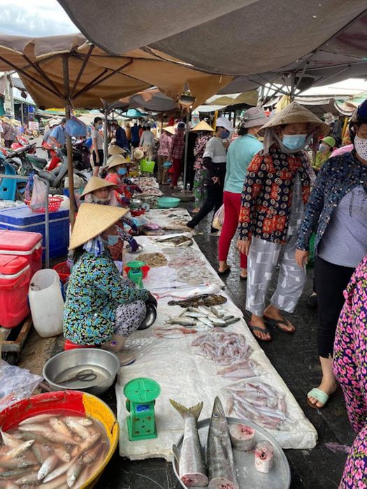 Khám phá chợ Phước Hải và thưởng thức hải sản tươi sống tuyệt vời 3