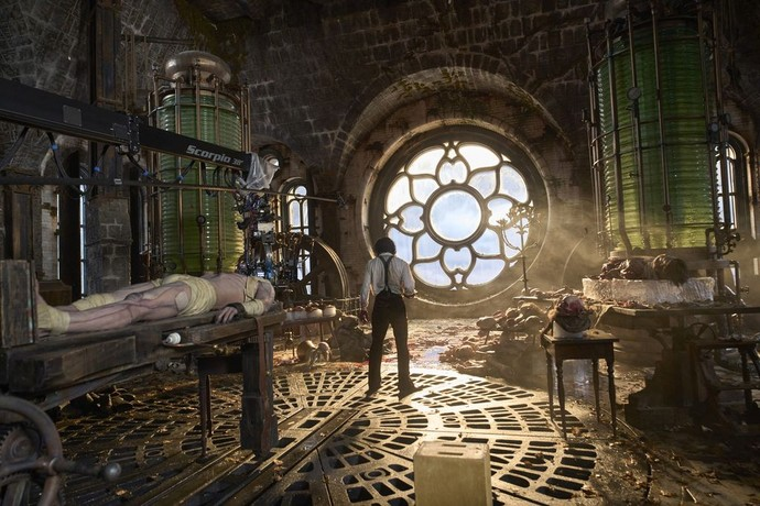 Frankenstein (2025) không còn nghi ngờ gì nữa, mang đậm dấu ấn riêng biệt của Guillermo del Toro