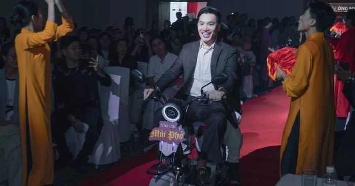 Sự kiện ra mắt Mùi Phở được tái hiện như bối cảnh phim, mô phỏng một đám cưới Bắc Bộ ấm cúng và nhộn nhịp