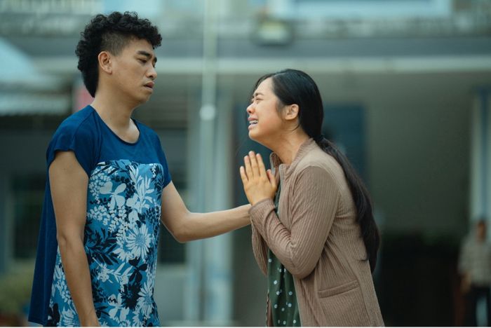 Tuy nhiên, Cưới Vợ Cho Cha cũng không ngần ngại đưa ra những phê phán sắc bén.