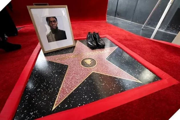 Hình ảnh ngôi sao trên Đại lộ Danh vọng mang tên Chadwick Boseman.