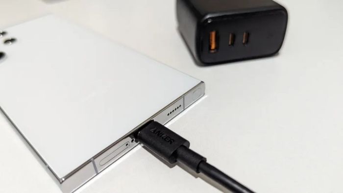Super Fast Charging 3.0 sẽ giúp người dùng tiết kiệm đáng kể thời gian chờ đợi khi sạc thiết bị.