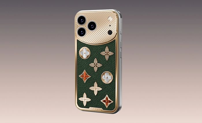 iPhone 17 Pro Emerald Tree
