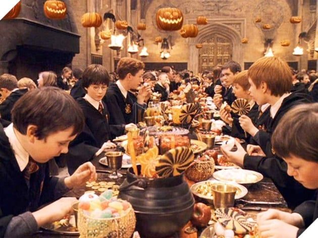 Hình ảnh về Đại Sảnh Hogwarts trong loạt phim Harry Potter.