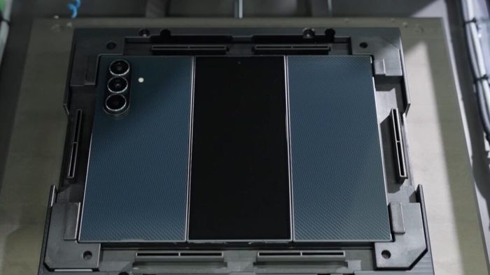 Samsung hé lộ quy trình lắp ráp và thử nghiệm độ bền chi tiết của Galaxy Z TriFold
