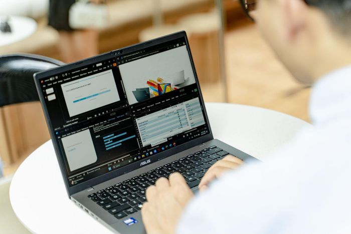 Mỏng nhẹ, pin lâu, hỗ trợ AI và màn hình OLED là xu hướng chính của laptop trong năm 2026.