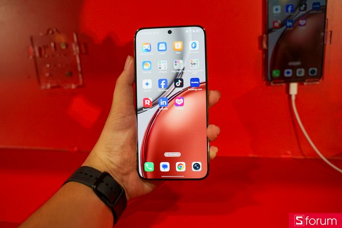 Màn hình HONOR X9d 5G có độ phân giải cao, màu sắc sống động, mang đến trải nghiệm hình ảnh sắc nét và mượt mà.