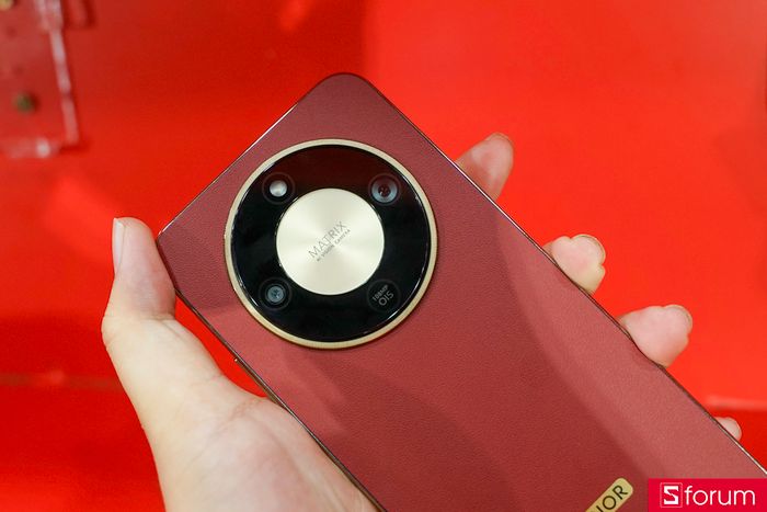 Cụm Camera AI trên HONOR X9d 5G được trang bị công nghệ tiên tiến, giúp chụp ảnh rõ nét và tối ưu trong mọi điều kiện ánh sáng.