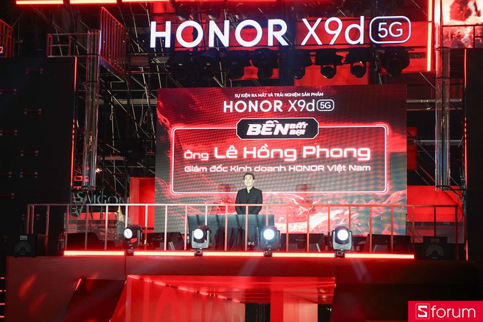 Ông Lê Hồng Phong chia sẻ tại sự kiện ra mắt, truyền đạt những thông tin quan trọng về tương lai của HONOR tại Việt Nam.