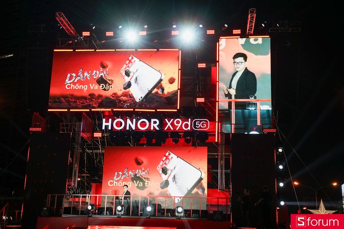 HONOR X9d có độ bền ấn tượng, giúp người dùng yên tâm trong suốt quá trình sử dụng nhờ vào cấu trúc chắc chắn và khả năng chống chịu tốt.