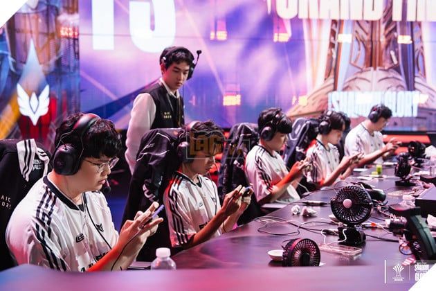 AIC 2025: Full Sensei Chính Thức Bước Lên Đỉnh Vinh Quang Quốc Tế Lần Đầu Tiên