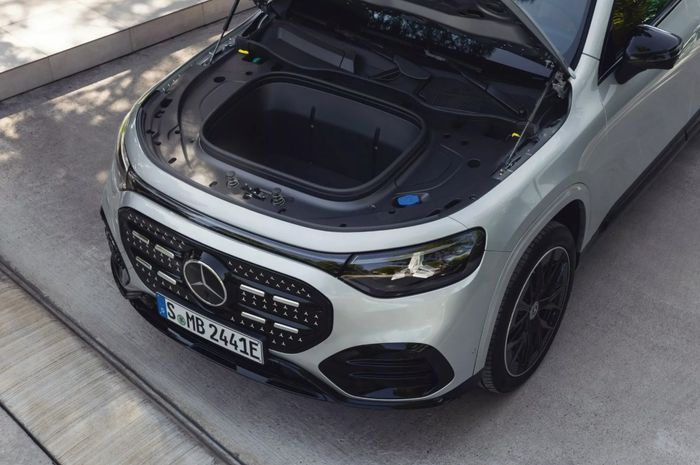 2026-Mercedes-Benz-GLB 7.jpg