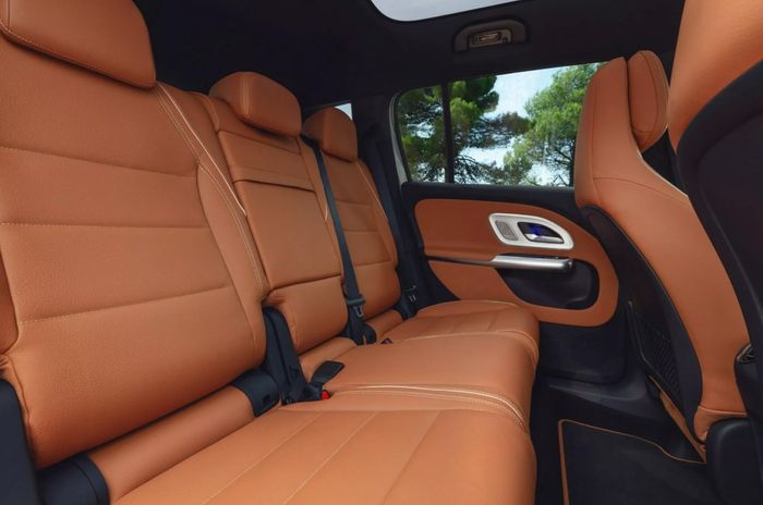 2026-Mercedes-Benz-GLB 12.jpg