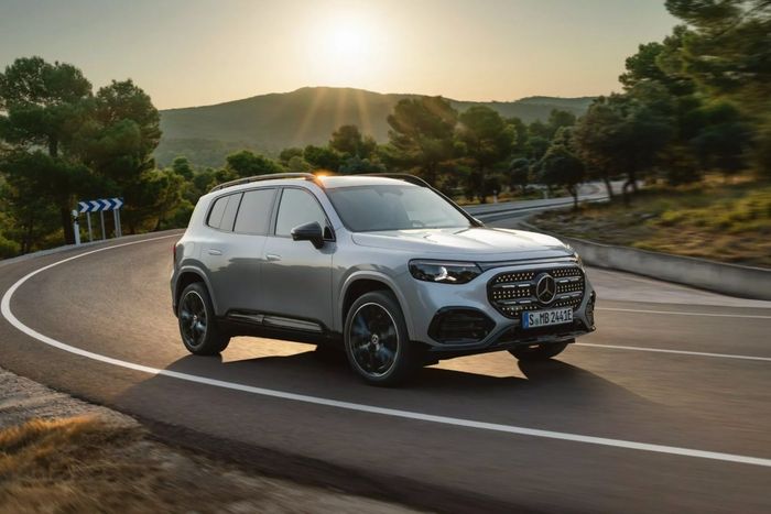 2026-Mercedes-Benz-GLB.jpg