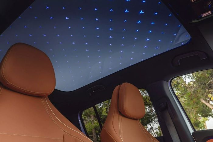 2026-Mercedes-Benz-GLB 14.jpg