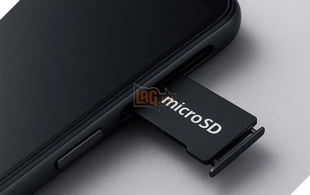 Áp lực từ nguy cơ giá RAM leo thang khiến thị trường smartphone lúng túng, khe cắm microSD có thể quay trở lại 2