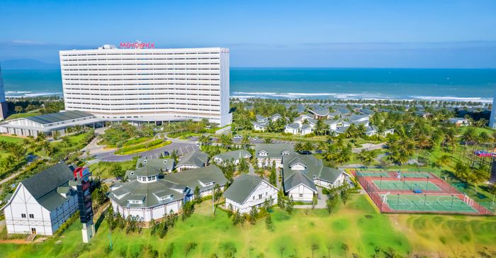 Facade-Day-time-Movenpick-Cam-Ranh-1.jpg