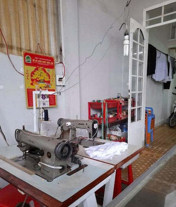 Hình 2 Nhà May Phùng