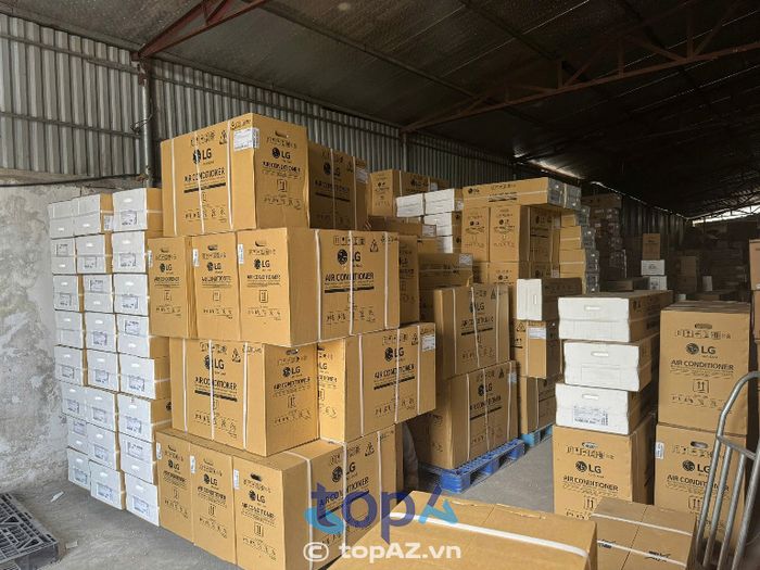 Kho hàng của Điện Máy Thịnh Phát – Long Biên