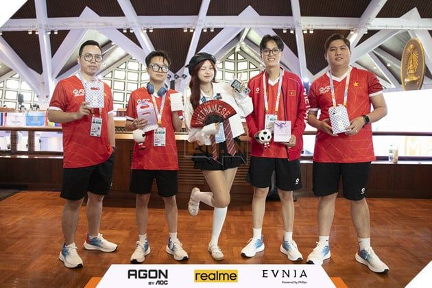 SEA Games 33: Tuyển Thủ FC Online Việt Nam Nhận Quà Đặc Biệt Từ Fan 4