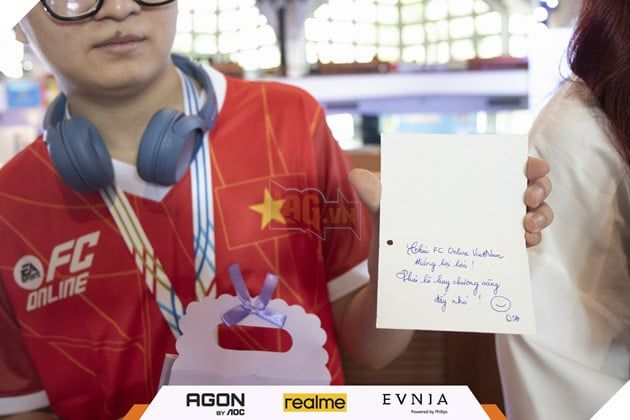SEA Games 33: Tuyển Thủ FC Online Việt Nam Nhận Quà Bất Ngờ Từ Fan 3